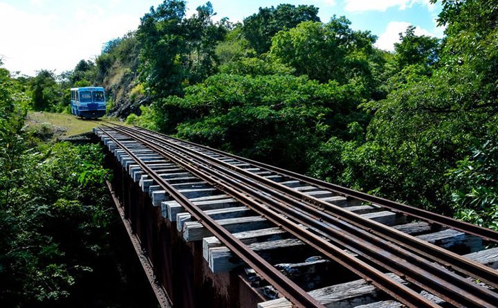 Trabajan ferroviarios de Holguín en la conservación de vías 