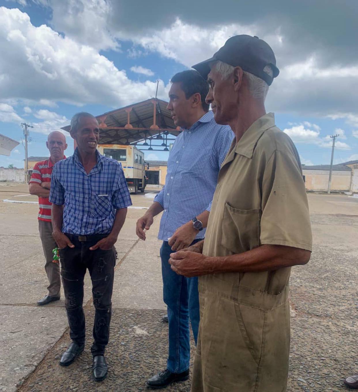 Ministro evalúa avances y desafíos del transporte en provincia del oriente de Cuba