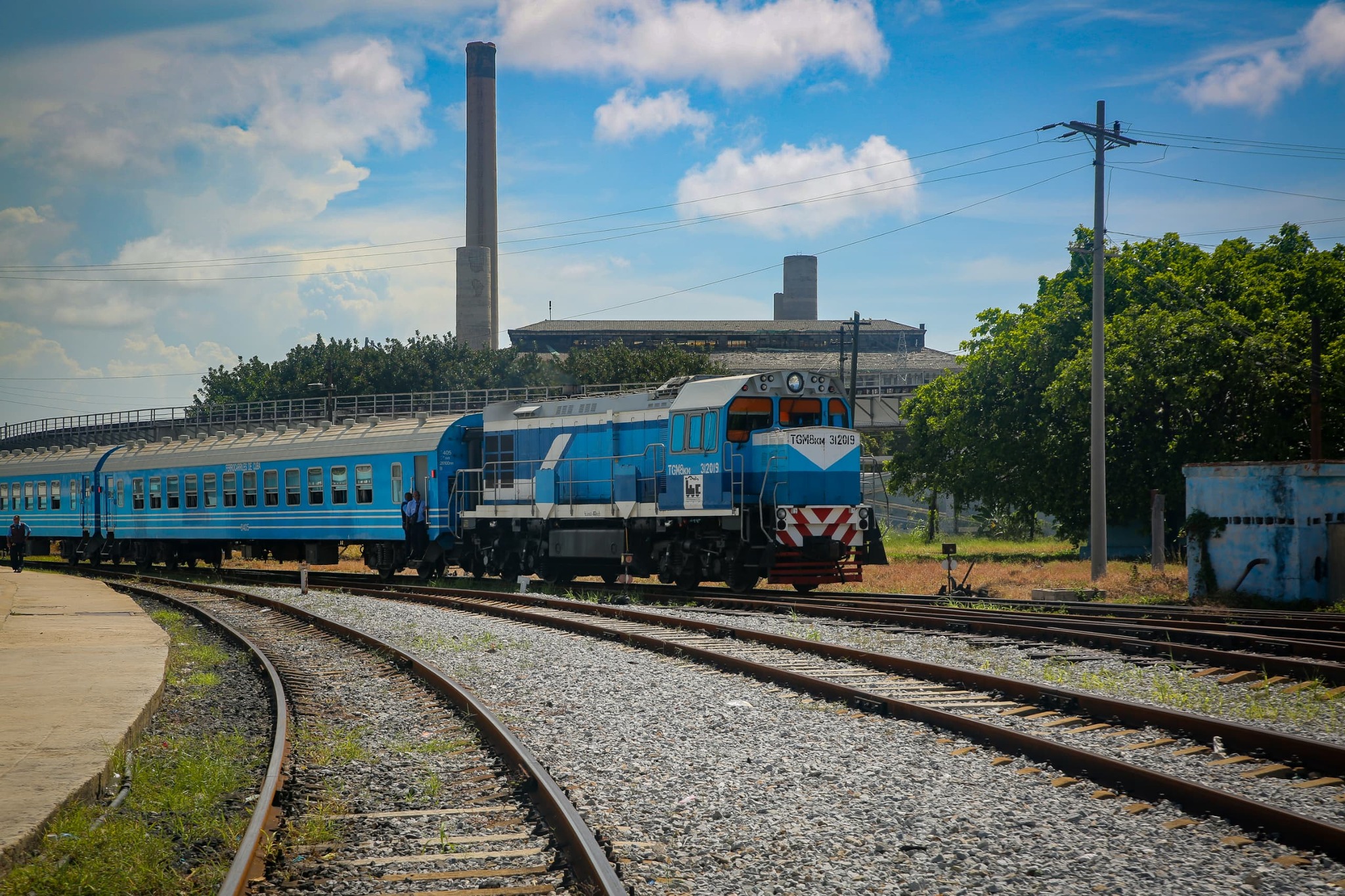 Trenes listos para evacuaciones ante cercanía de huracán Melissa
