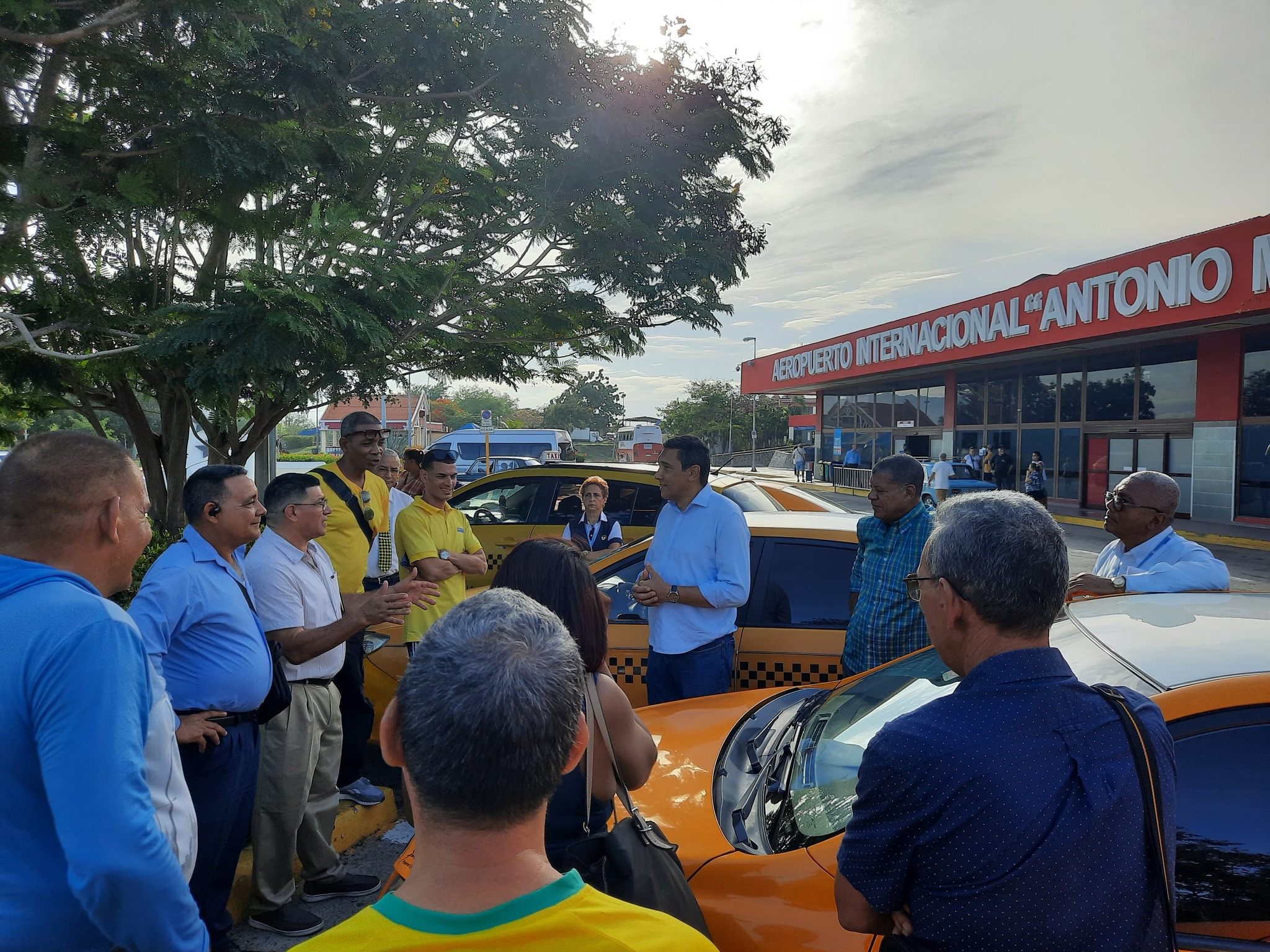 Visita Ministro del Transporte Aeropuerto Internacional Antonio Maceo Grajales