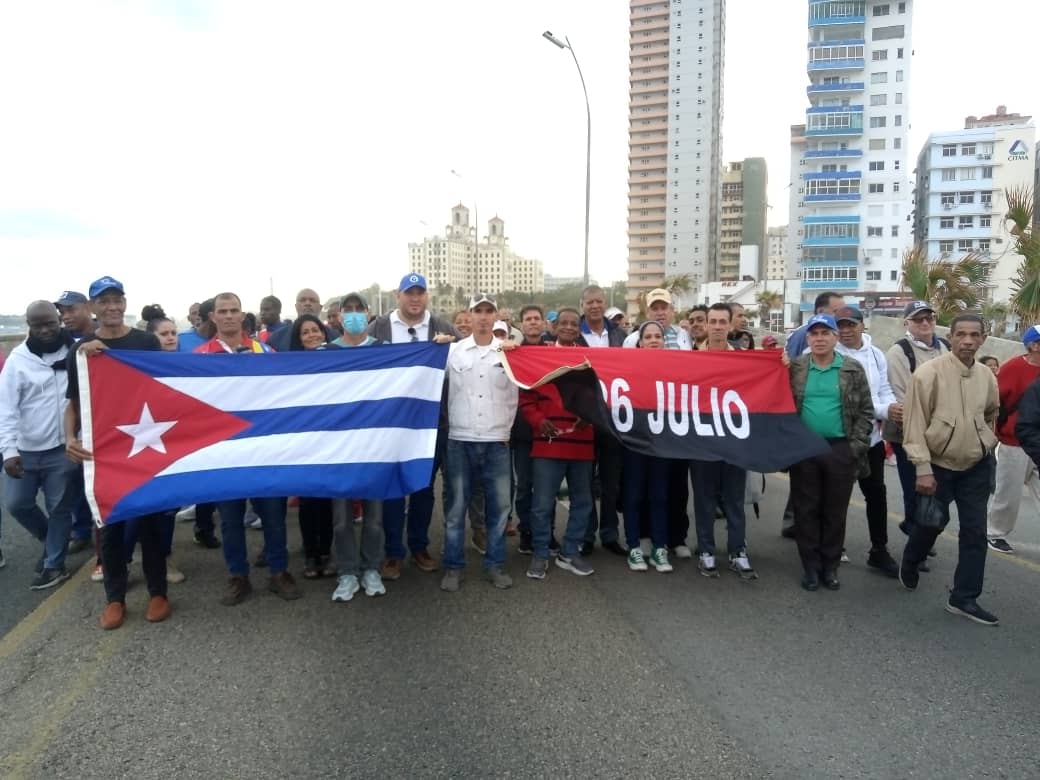 Los trabajadores del Mitrans junto a todo nuestro pueblo