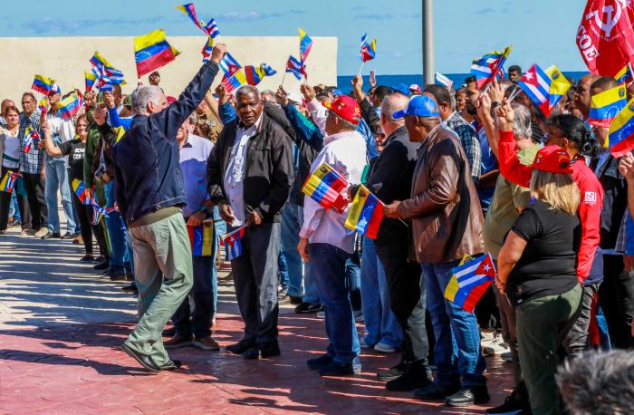 Hoy no solo en América Latina, sino en muchas otras partes del mundo, el amanecer se vistió de indignación: